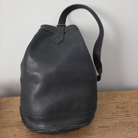 Ellington Barrel Shape Black Shoulder Bag - Picture 5 of 11